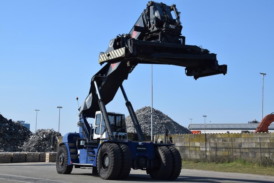 SMV 4531CB5 Full-container reach stacker www.mtc-forklifts.com SMV 4531CB5 Full-container reach stacker www.mtc-forklifts.com