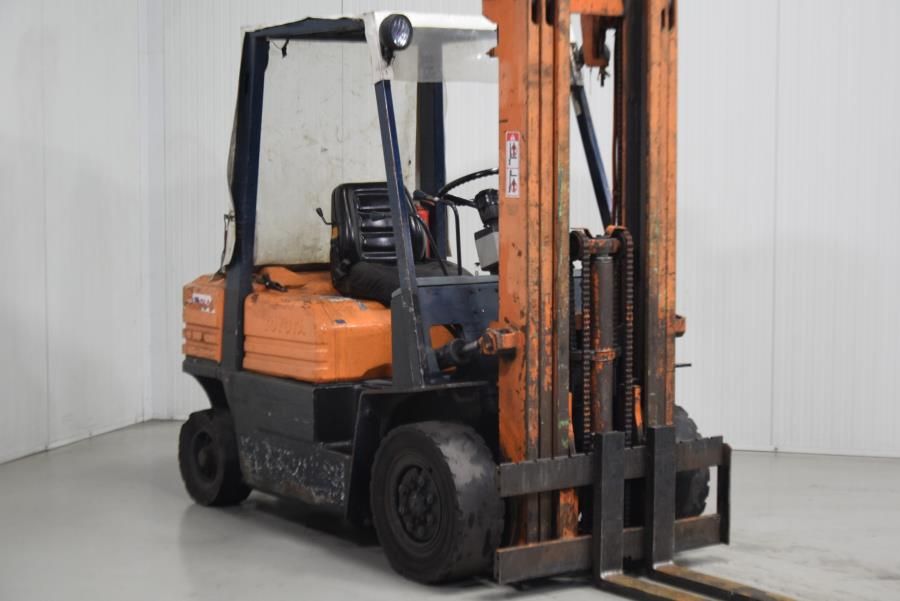 Toyota 02-5FDF25 Diesel Forklift www.mtc-forklifts.com