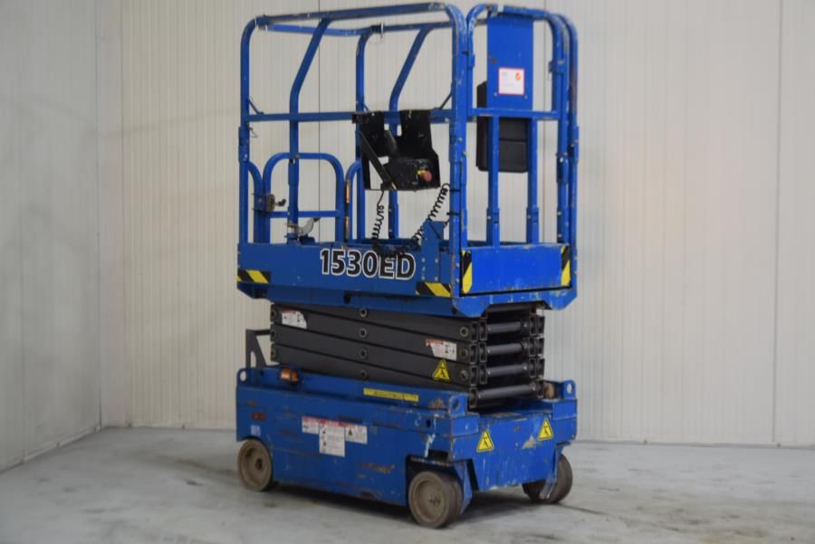 GMG 1530ED Scissor Lifts www.mtc-forklifts.com