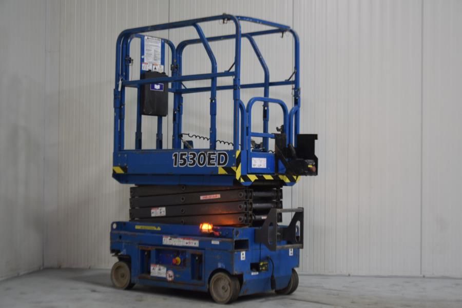 GMG 1530ED Scissor Lifts www.mtc-forklifts.com