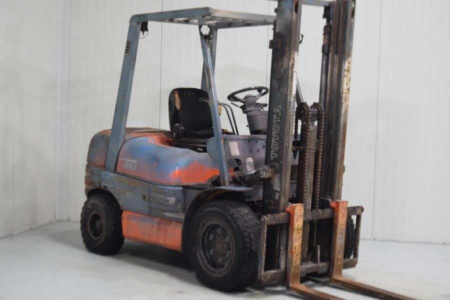 Toyota 02-6FDF30 Diesel Forklift www.mtc-forklifts.com