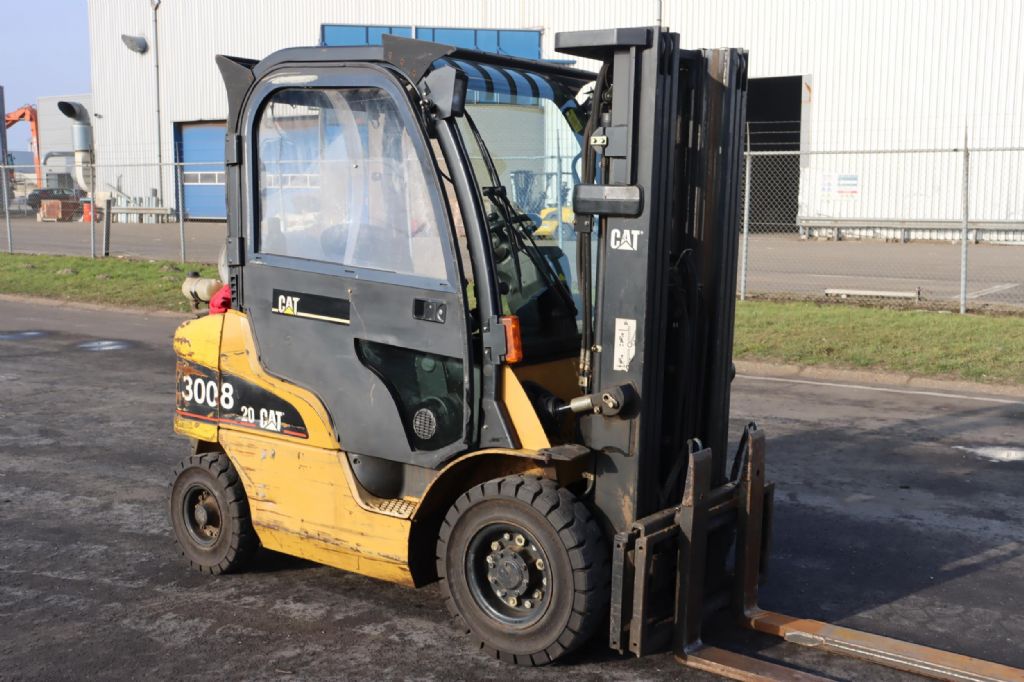 Caterpillar GP20N LPG Forklifts www.mtc-forklifts.com Caterpillar GP20N LPG Forklifts www.mtc-forklifts.com