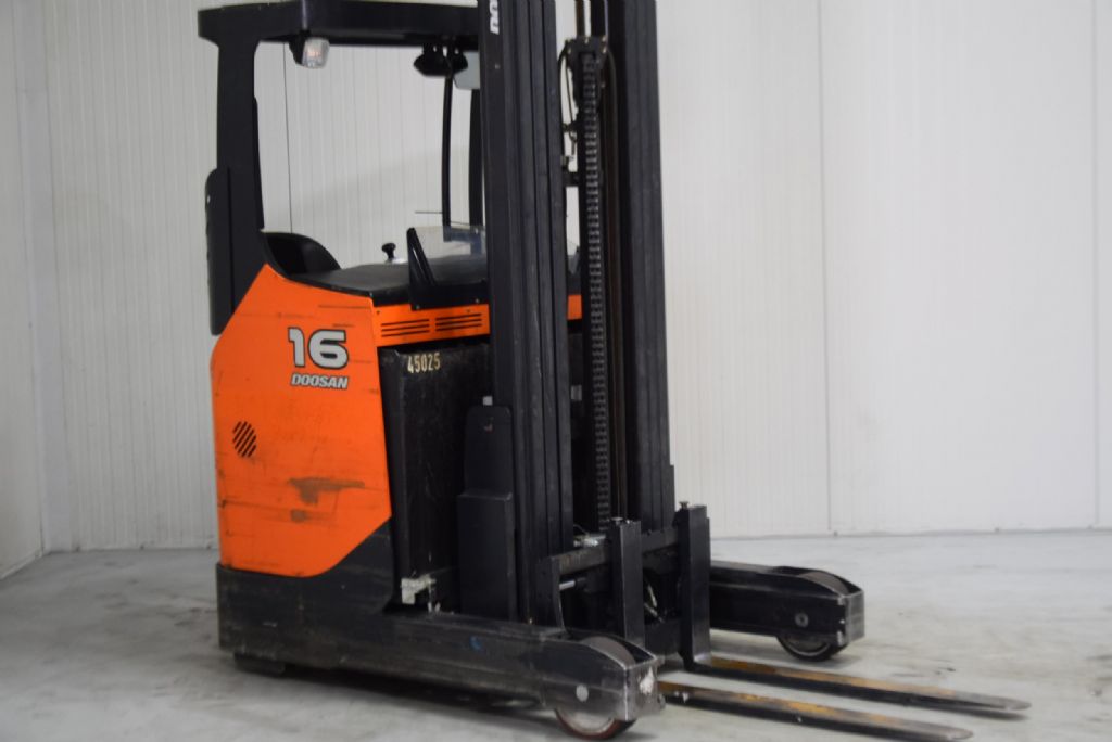 Doosan BR16JW-7 Reach Truck www.mtc-forklifts.com