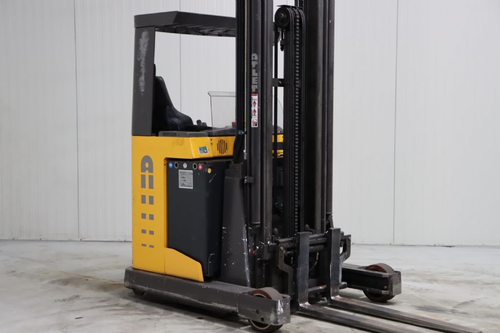 Atlet UHS141D Reach Truck www.mtc-forklifts.com Atlet UHS141D Reach Truck www.mtc-forklifts.com