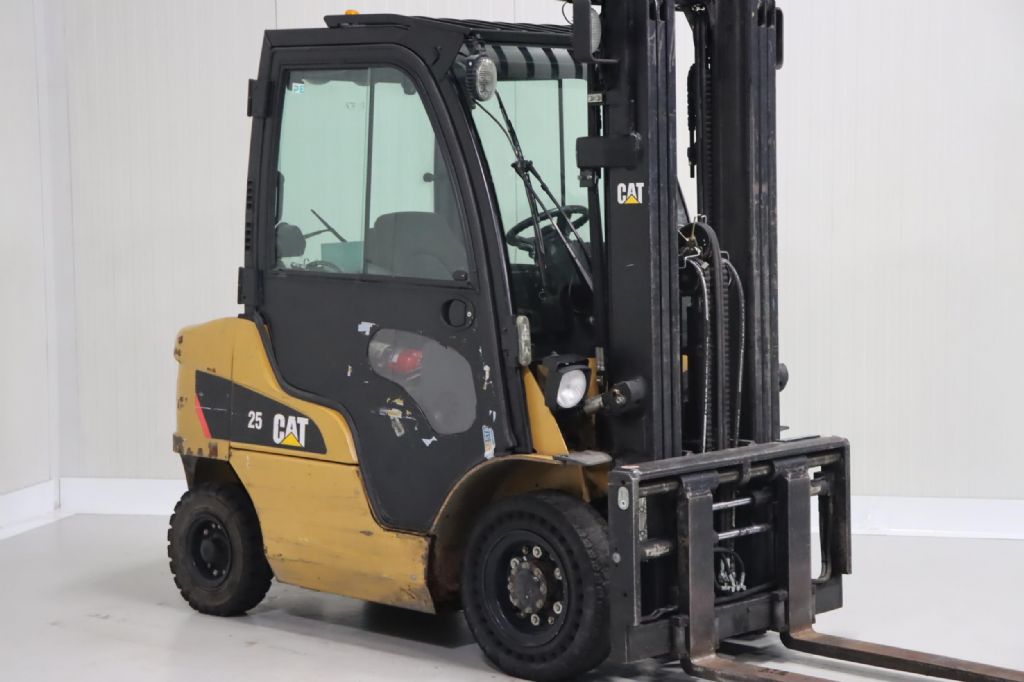 Caterpillar DP25N Diesel Forklift www.mtc-forklifts.com Caterpillar DP25N Diesel Forklift www.mtc-forklifts.com