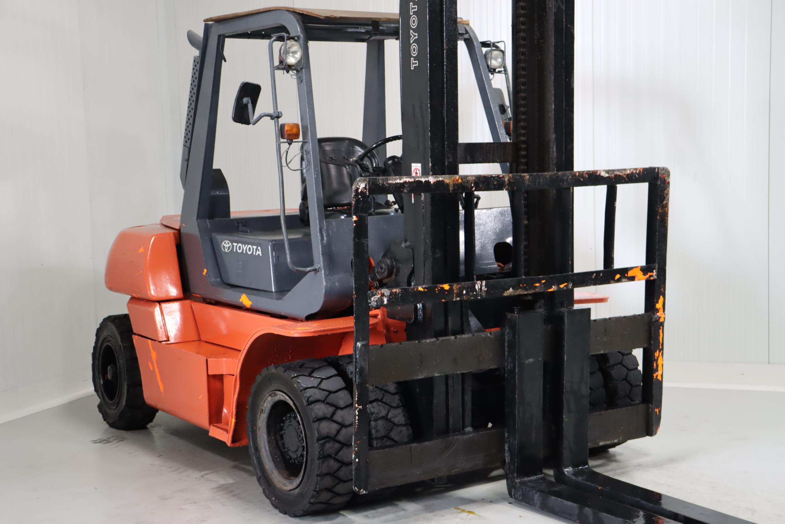 Toyota 5FD60 Diesel Forklift www.mtc-forklifts.com Toyota 5FD60 Diesel Forklift www.mtc-forklifts.com