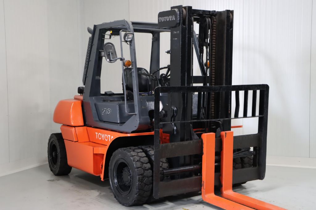 Toyota 5FD60 Diesel Forklift www.mtc-forklifts.com Toyota 5FD60 Diesel Forklift www.mtc-forklifts.com