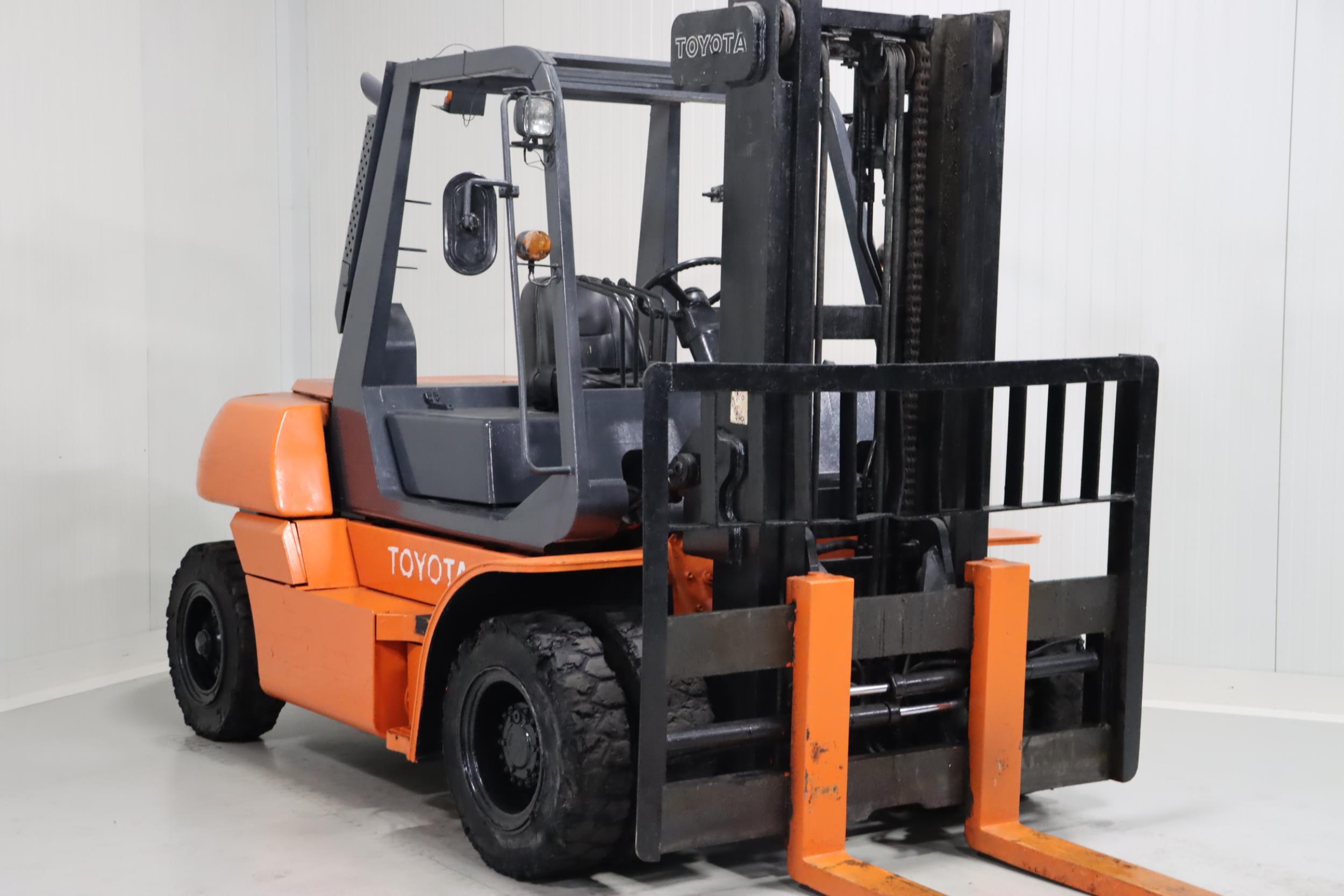 Toyota 5FD60 Diesel Forklift www.mtc-forklifts.com Toyota 5FD60 Diesel Forklift www.mtc-forklifts.com