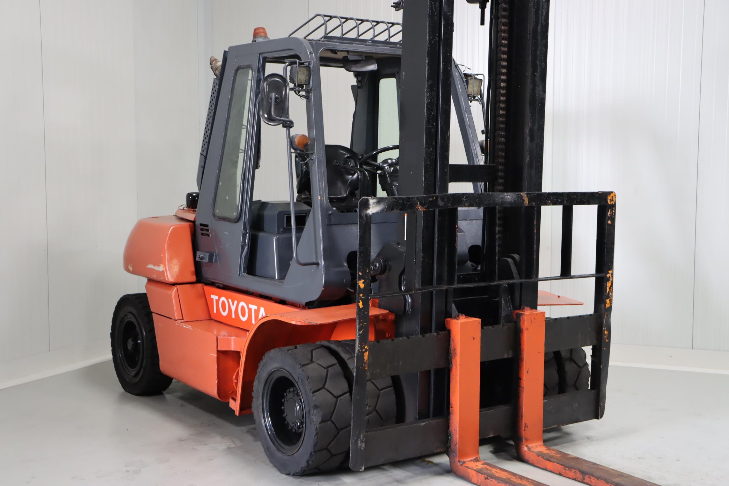 Toyota 5FD70 Diesel Forklift www.mtc-forklifts.com Toyota 5FD70 Diesel Forklift www.mtc-forklifts.com