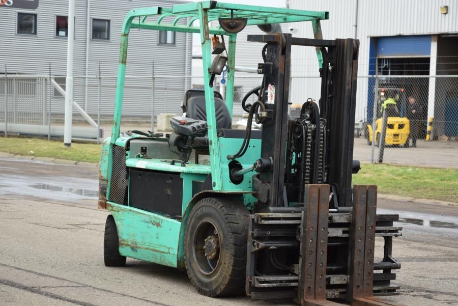 Mitsubishi FB35KPAC Electric 4-wheel forklift www.mtc-forklifts.com Mitsubishi FB35KPAC Electric 4-wheel forklift www.mtc-forklifts.com