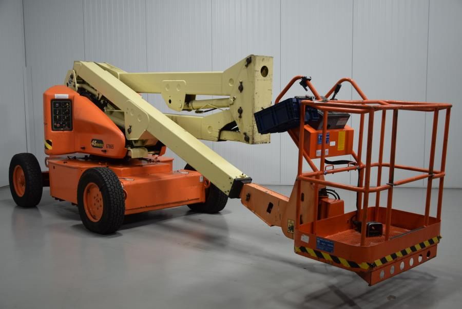 JLG E45 Articulated Boom www.mtc-forklifts.com JLG E45 Articulated Boom www.mtc-forklifts.com