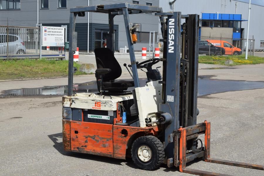 Nissan N01L15U Electric 3-wheel forklift www.mtc-forklifts.com Nissan N01L15U Electric 3-wheel forklift www.mtc-forklifts.com