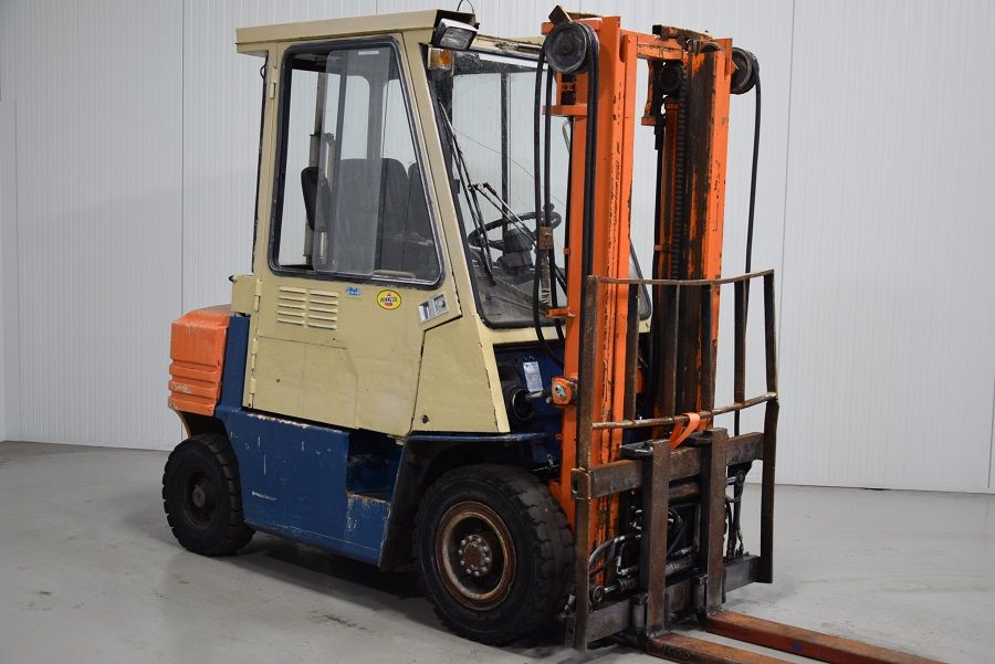 Toyota 02-5FD25 Diesel Forklift www.mtc-forklifts.com Toyota 02-5FD25 Diesel Forklift www.mtc-forklifts.com