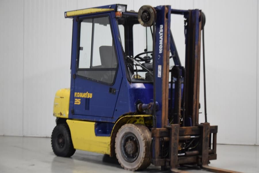 Komatsu FD25T-14 Diesel Forklift www.mtc-forklifts.com Komatsu FD25T-14 Diesel Forklift www.mtc-forklifts.com