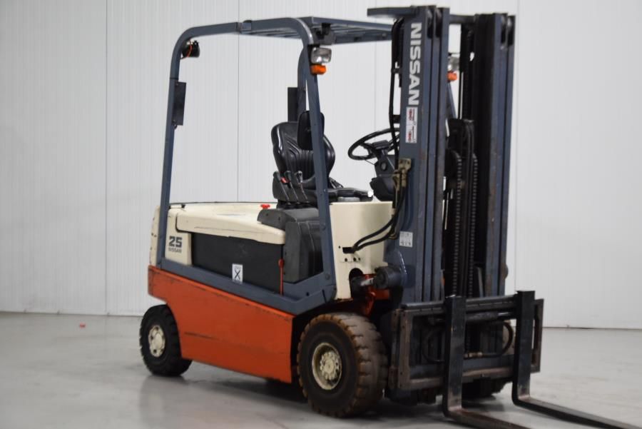 Nissan GQ02L25CU Electric 4-wheel forklift www.mtc-forklifts.com Nissan GQ02L25CU Electric 4-wheel forklift www.mtc-forklifts.com