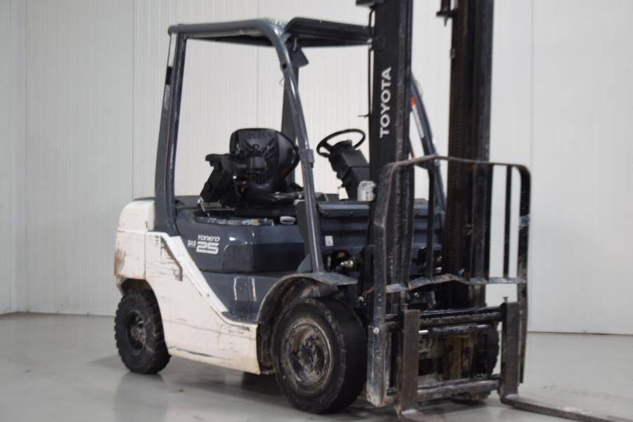 Toyota 02-8FDF25 Diesel Forklift www.mtc-forklifts.com Toyota 02-8FDF25 Diesel Forklift www.mtc-forklifts.com