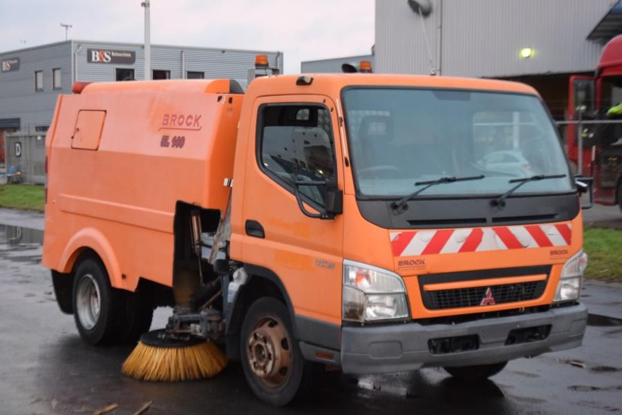 Mitsubishi Fuso Canter 7C15 Street cleaning machine www.mtc-forklifts.com