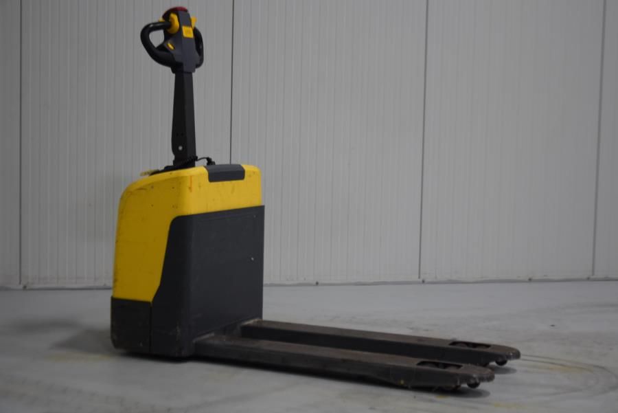 Hyster PC1.4 Electric Pallet Truck www.mtc-forklifts.com Hyster PC1.4 Electric Pallet Truck www.mtc-forklifts.com