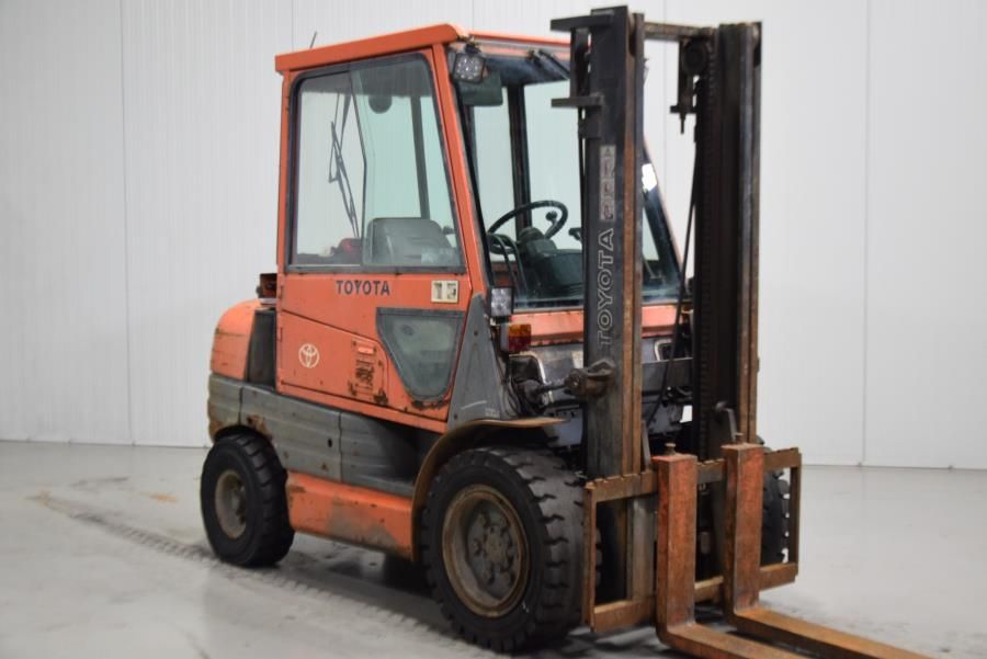Toyota 02-6FDF30 Diesel Forklift www.mtc-forklifts.com