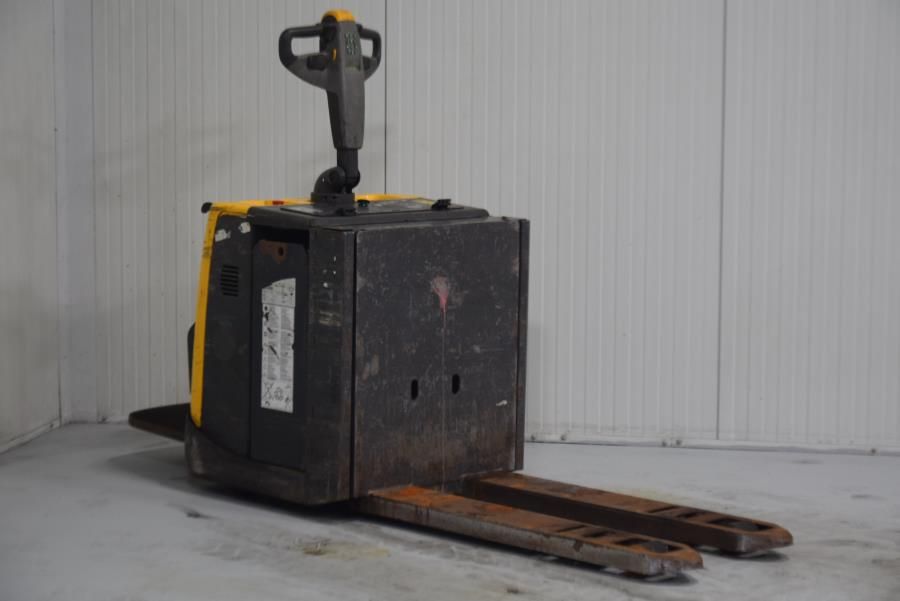 Unicarriers PMR200P Electric Pallet Truck www.mtc-forklifts.com Unicarriers PMR200P Electric Pallet Truck www.mtc-forklifts.com
