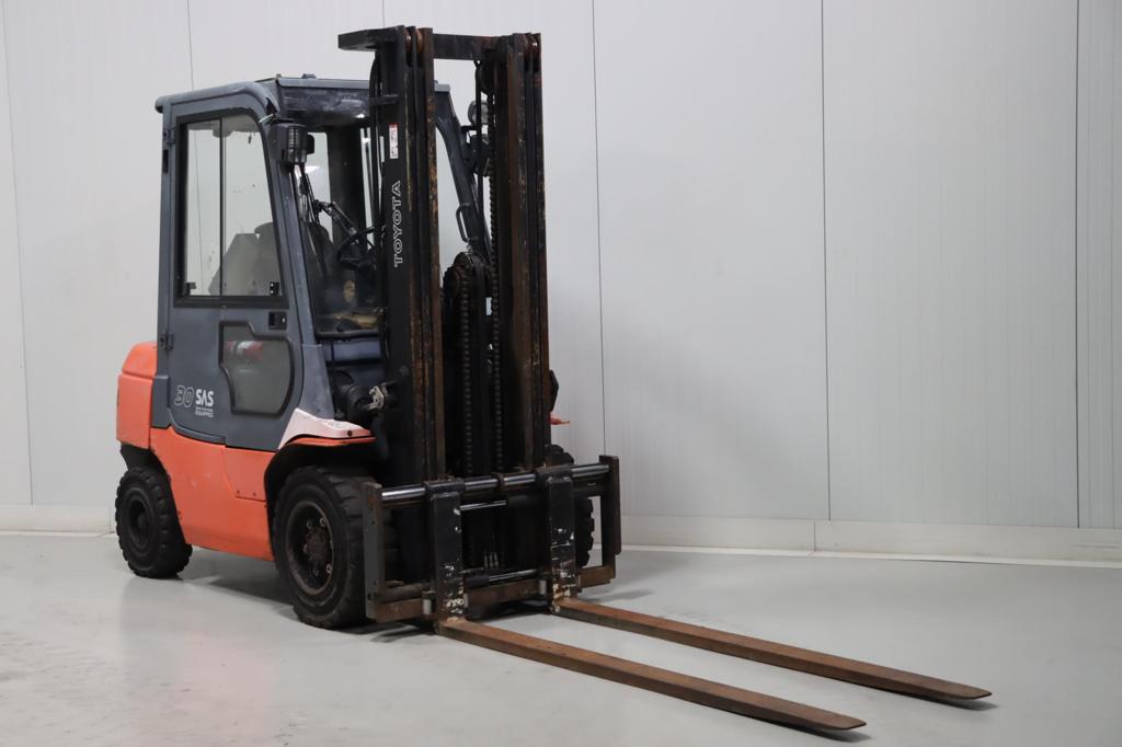 Toyota 02-7FDF30 Diesel Forklift www.mtc-forklifts.com Toyota 02-7FDF30 Diesel Forklift www.mtc-forklifts.com