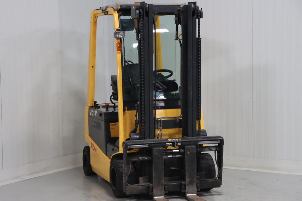 Unicarriers JAG1N1L20H Electric 4-wheel forklift www.mtc-forklifts.com Unicarriers JAG1N1L20H Electric 4-wheel forklift www.mtc-forklifts.com