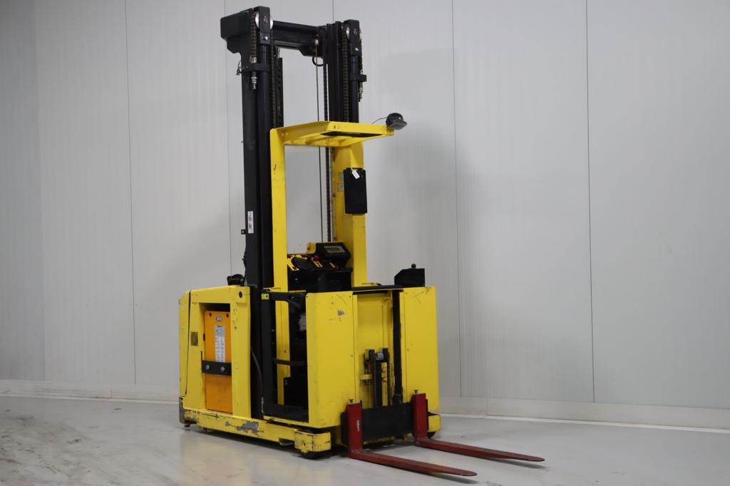 Hyster K1.0H High Level Order Picker www.mtc-forklifts.com Hyster K1.0H High Level Order Picker www.mtc-forklifts.com