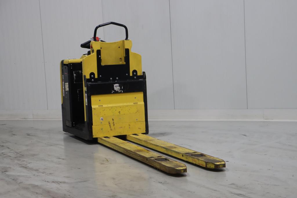 Hyster L02.0 Low Level Order Picker www.mtc-forklifts.com Hyster L02.0 Low Level Order Picker www.mtc-forklifts.com