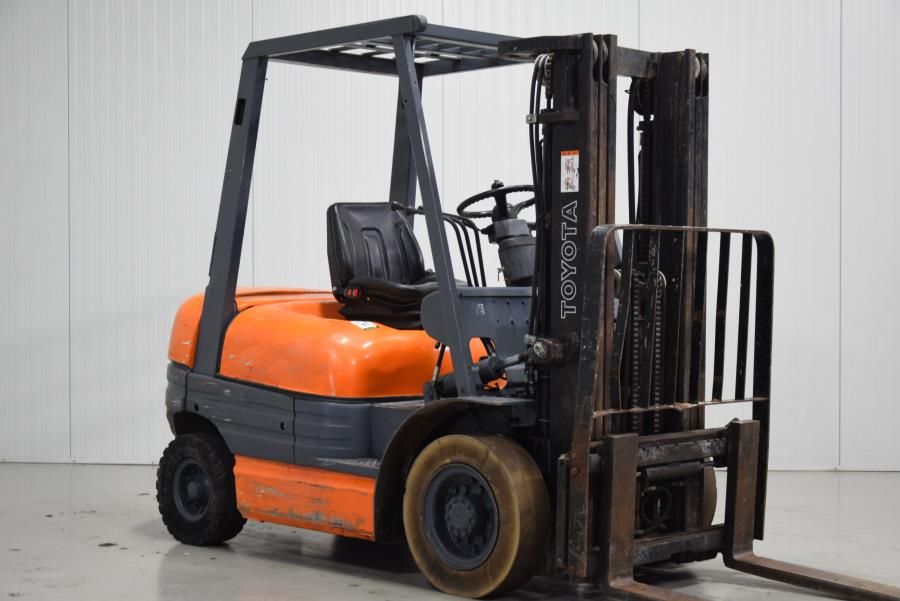 Toyota 02-6FDF25 Diesel Forklift www.mtc-forklifts.com Toyota 02-6FDF25 Diesel Forklift www.mtc-forklifts.com