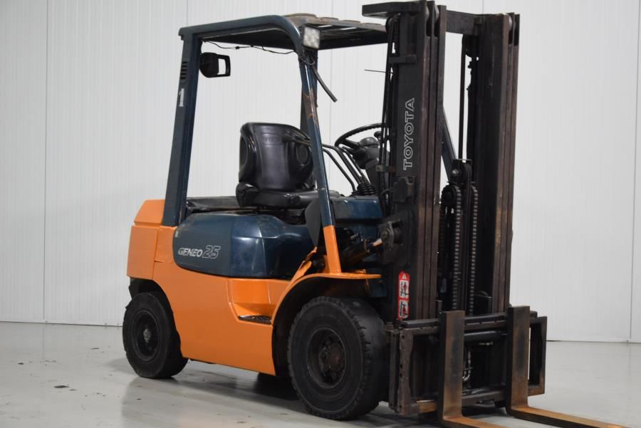 Toyota 02-7FD25 Diesel Forklift www.mtc-forklifts.com Toyota 02-7FD25 Diesel Forklift www.mtc-forklifts.com