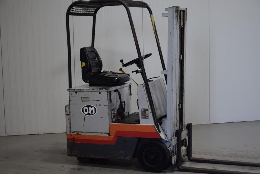 OM E10 Electric 3-wheel forklift www.mtc-forklifts.com OM E10 Electric 3-wheel forklift www.mtc-forklifts.com