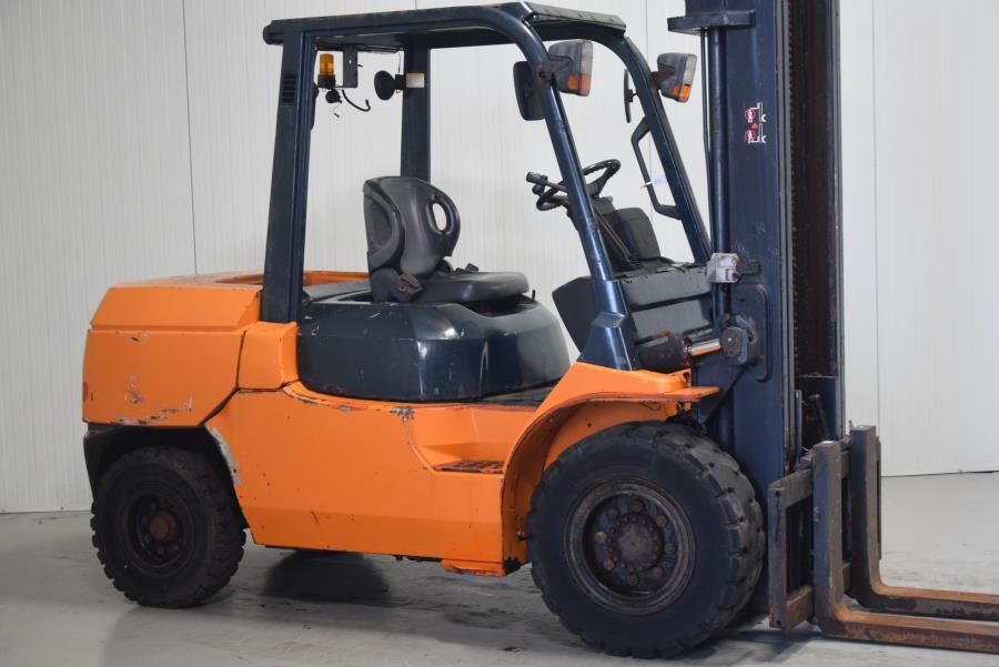 Toyota 02-7FD40 Diesel Forklift www.mtc-forklifts.com Toyota 02-7FD40 Diesel Forklift www.mtc-forklifts.com