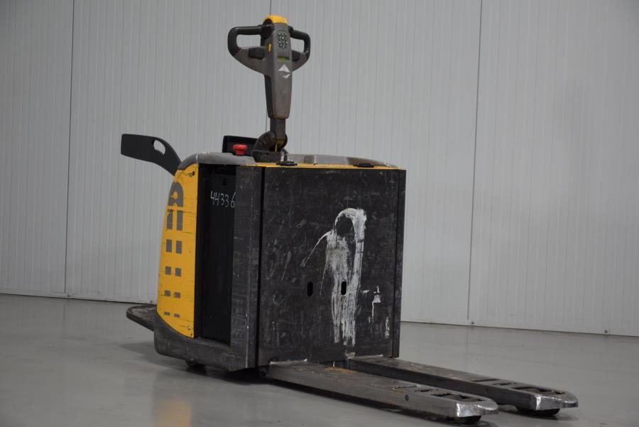 Atlet PLP200P Transpalette de faible hauteur www.mtc-forklifts.com Atlet PLP200P Transpalette de faible hauteur www.mtc-forklifts.com