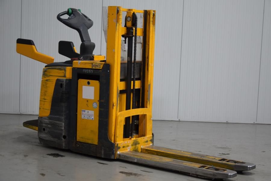 Jungheinrich ERD220 KLPF High Lift stacker www.mtc-forklifts.com Jungheinrich ERD220 KLPF High Lift stacker www.mtc-forklifts.com