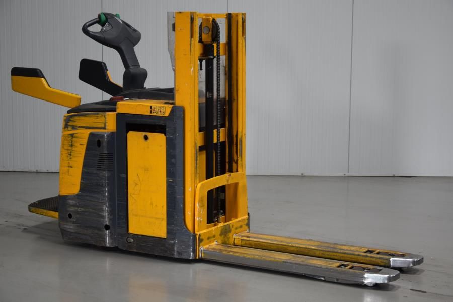 Jungheinrich ERD220 KLPF Gerbeur www.mtc-forklifts.com Jungheinrich ERD220 KLPF Gerbeur www.mtc-forklifts.com