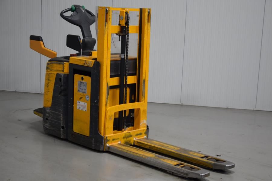 Jungheinrich ERD220 KLPF High Lift stacker www.mtc-forklifts.com Jungheinrich ERD220 KLPF High Lift stacker www.mtc-forklifts.com