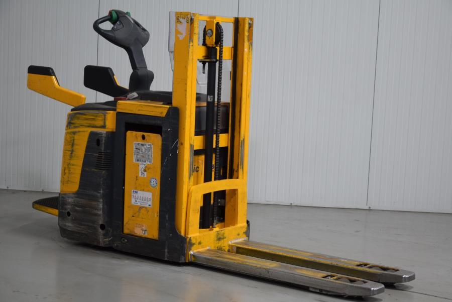 Jungheinrich ERD220 KLPF High Lift stacker www.mtc-forklifts.com Jungheinrich ERD220 KLPF High Lift stacker www.mtc-forklifts.com