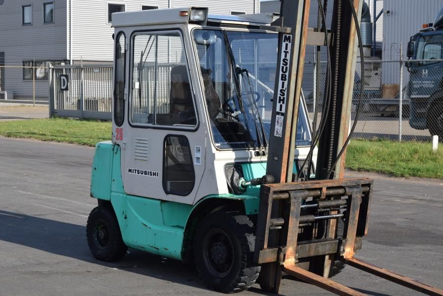 Mitsubishi FD25 Diesel Forklift www.mtc-forklifts.com Mitsubishi FD25 Diesel Forklift www.mtc-forklifts.com