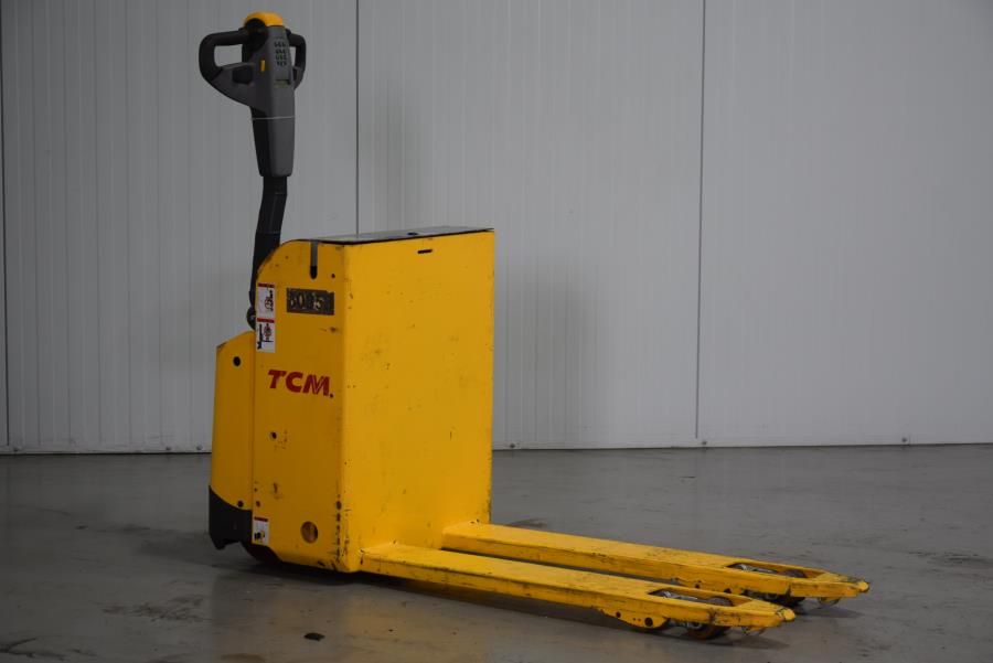 Unicarriers PLL180 Electric Pallet Truck www.mtc-forklifts.com Unicarriers PLL180 Electric Pallet Truck www.mtc-forklifts.com