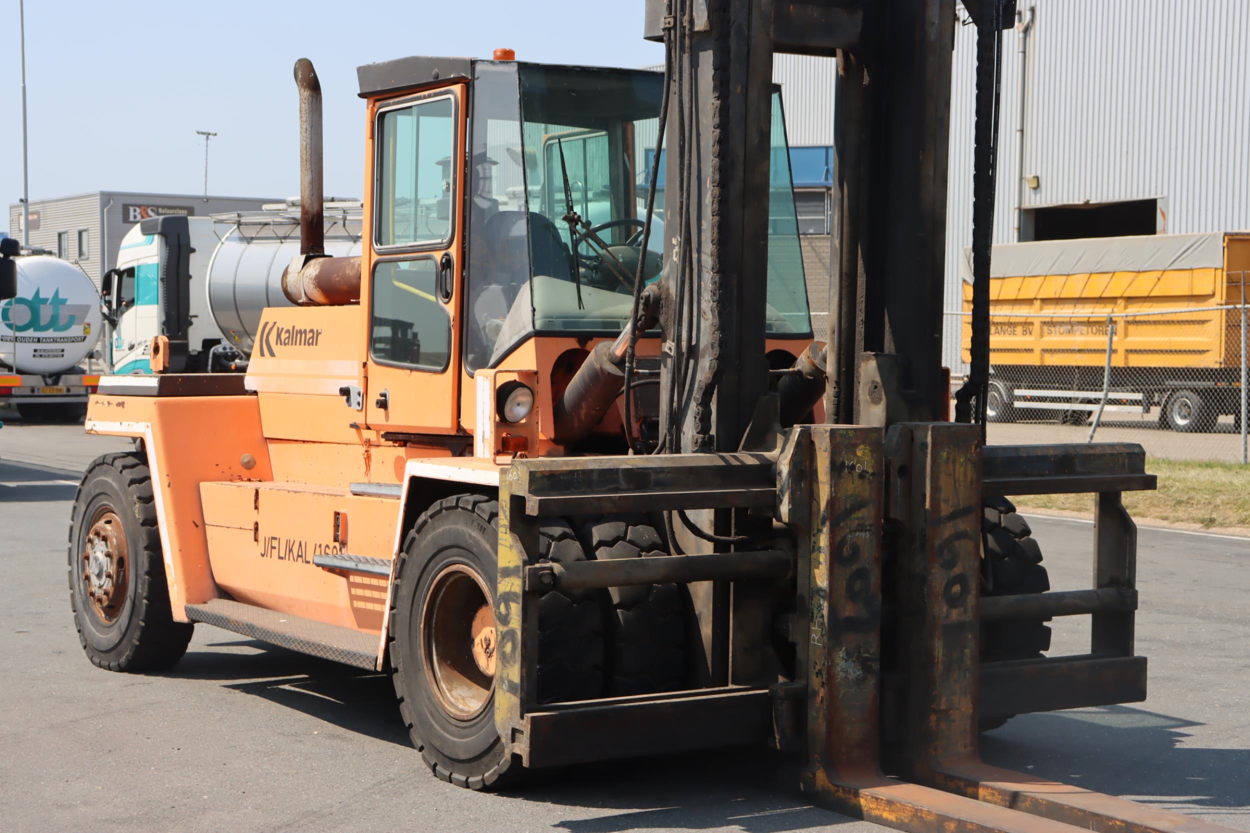 Kalmar DCD160-12 Wózek dużych udźwigów www.mtc-forklifts.com Kalmar DCD160-12 Wózek dużych udźwigów www.mtc-forklifts.com