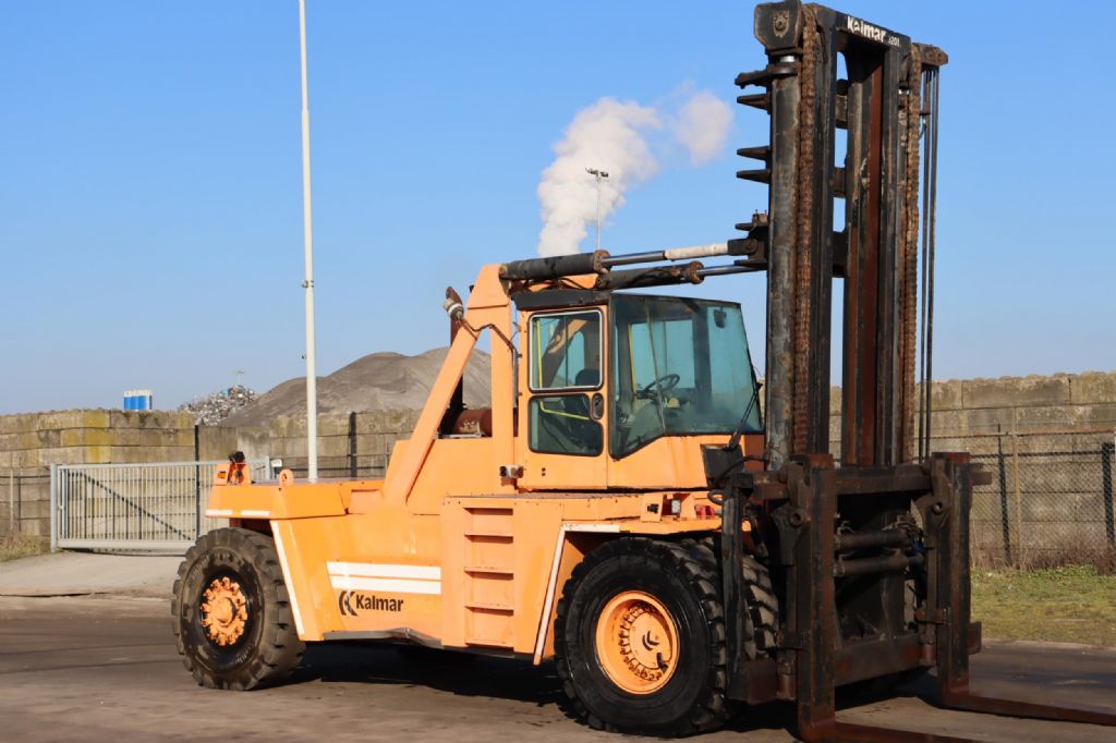 Kalmar DCD320-12 Wózek dużych udźwigów www.mtc-forklifts.com Kalmar DCD320-12 Wózek dużych udźwigów www.mtc-forklifts.com