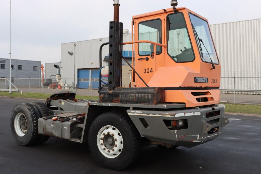 Terberg YT220 Ciągniki terminalowe www.mtc-forklifts.com Terberg YT220 Ciągniki terminalowe www.mtc-forklifts.com