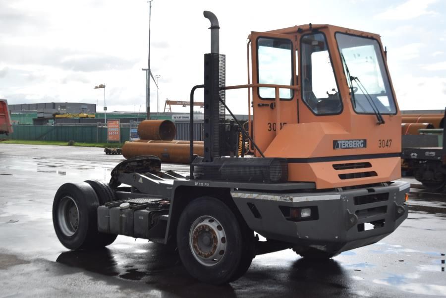 Terberg YT220 Tractor Industrial www.mtc-forklifts.com Terberg YT220 Tractor Industrial www.mtc-forklifts.com