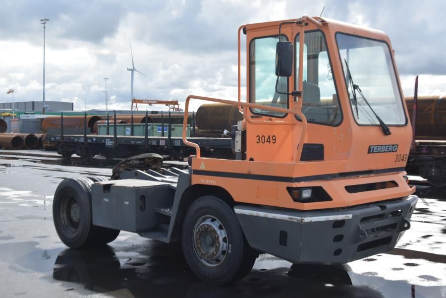 Terberg YT222 Tractor Industrial www.mtc-forklifts.com Terberg YT222 Tractor Industrial www.mtc-forklifts.com