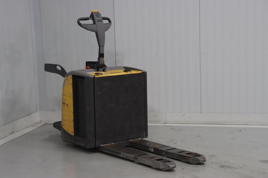 Atlet PLP200 Electric Pallet Truck www.mtc-forklifts.com Atlet PLP200 Electric Pallet Truck www.mtc-forklifts.com