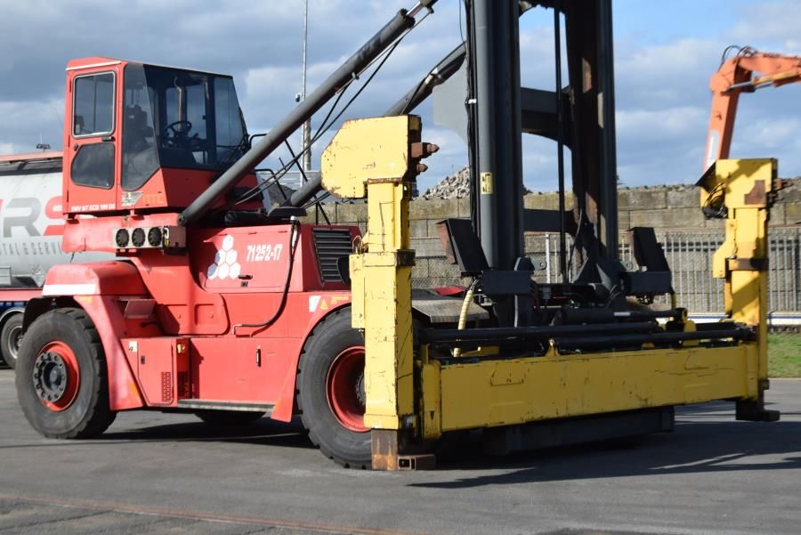 SMV 6/7ECB100DS Empty Container Handler www.mtc-forklifts.com