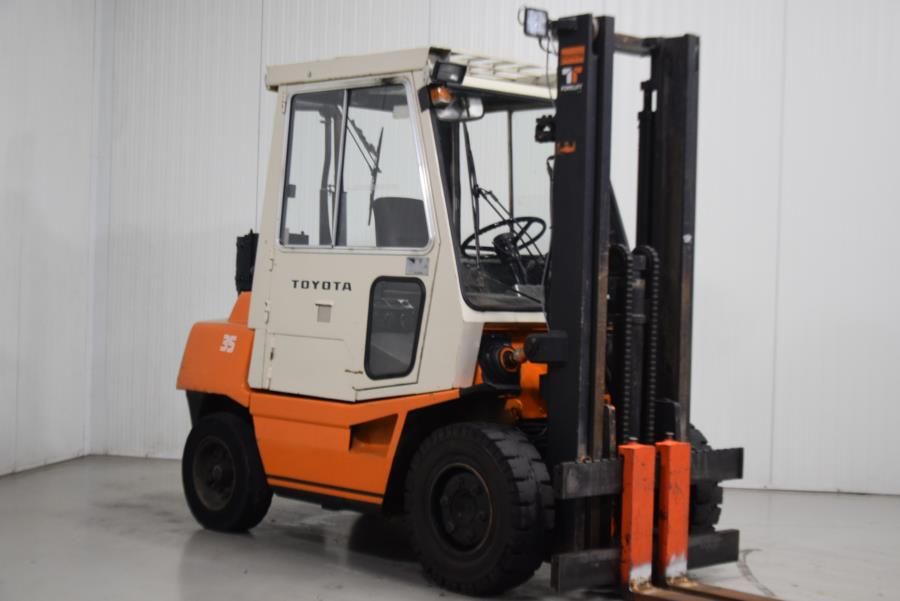 Toyota 02-3FD35 Diesel Forklift www.mtc-forklifts.com Toyota 02-3FD35 Diesel Forklift www.mtc-forklifts.com