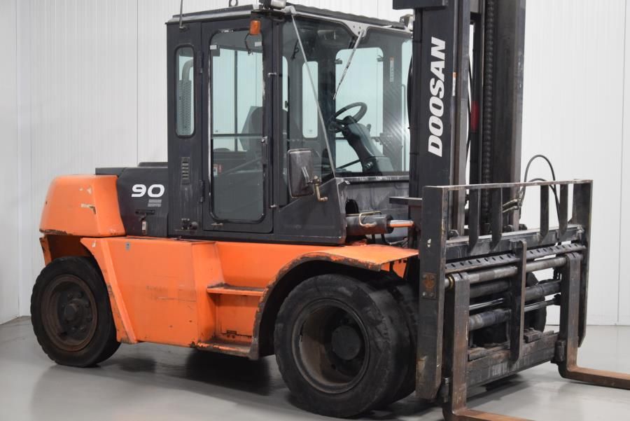 Doosan D90S-5 Diesel Forklift www.mtc-forklifts.com Doosan D90S-5 Diesel Forklift www.mtc-forklifts.com