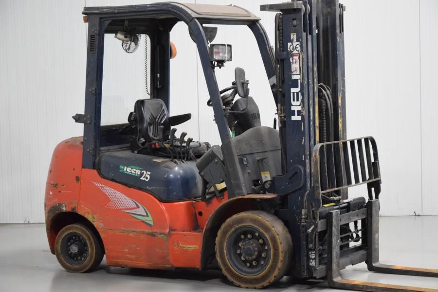 Heli CPCD25 Diesel Forklift www.mtc-forklifts.com Heli CPCD25 Diesel Forklift www.mtc-forklifts.com