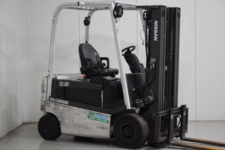 Unicarriers 1Q2L25Q Electric 4-wheel forklift www.mtc-forklifts.com Unicarriers 1Q2L25Q Electric 4-wheel forklift www.mtc-forklifts.com